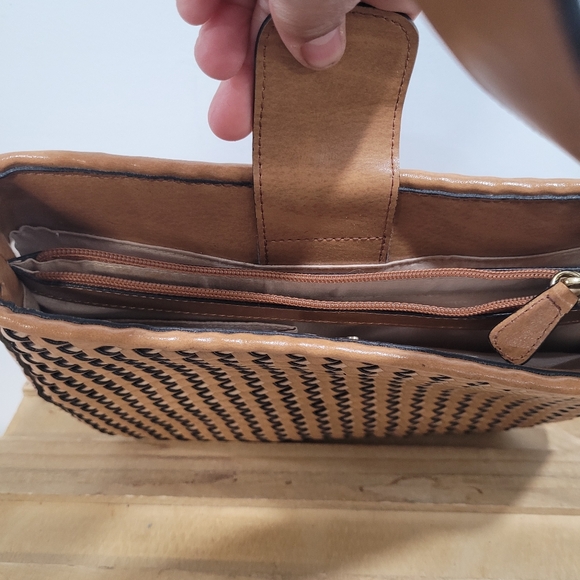 Relic Vintage Bronw Leather Woven Shoulder Bag - Picture 9 of 14